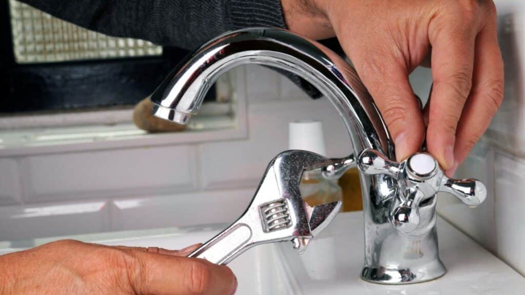 Faucet Repair in Canoga Park